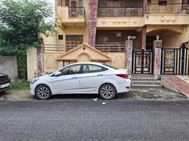 https://images10.gaadi.com/usedcar_image/4117939/original/processed_25113706-93a4-405a-bee5-2992c5a83a13.jpg?imwidth=6401