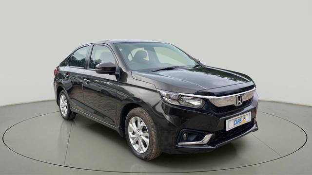 https://images10.gaadi.com/usedcar_image/4118133/original/78e92bd170eaf55a37db6cdc61e6645f.jpg?imwidth=6400