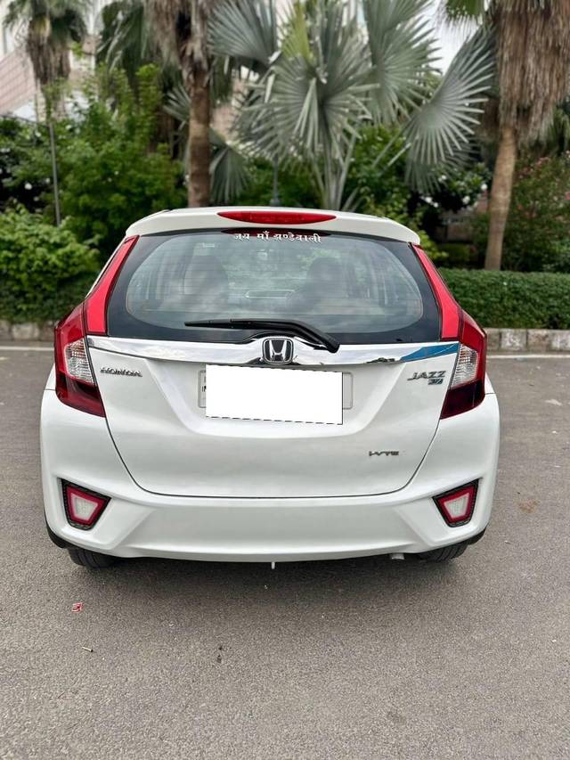 https://images10.gaadi.com/usedcar_image/4118158/original/processed_4149eafa0bd14fdf08e13666dfcd8d98.jpg?imwidth=6402