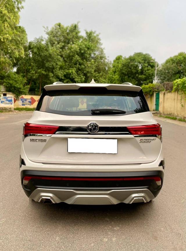 https://images10.gaadi.com/usedcar_image/4118206/original/processed_53964a7e8d298509568d9fc5b5e7e9b0.jpg?imwidth=6402