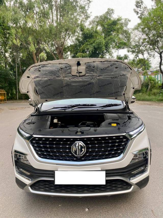 https://images10.gaadi.com/usedcar_image/4118206/original/processed_ab074a216b28bbb73bd3eb4f2d69c473.jpg?imwidth=6401