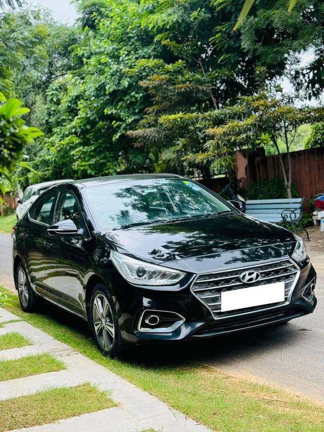 https://images10.gaadi.com/usedcar_image/4118318/original/processed_62146fc6c0e0724e1c99692651c771b6.jpg?imwidth=6400