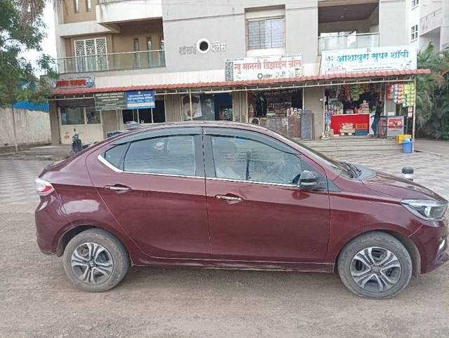 https://images10.gaadi.com/usedcar_image/4118388/original/processed_30b50464-e833-450f-8bd6-07115253b65c.jpg?imwidth=6401