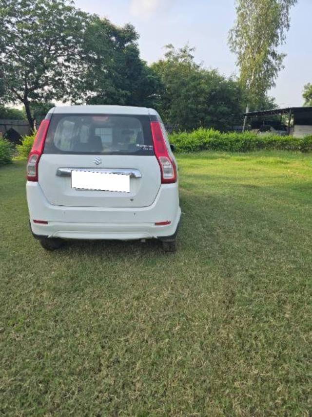 https://images10.gaadi.com/usedcar_image/4118593/original/processed_8ee924b5-d787-45e4-b907-0cb2110deea7.jpg?imwidth=6400