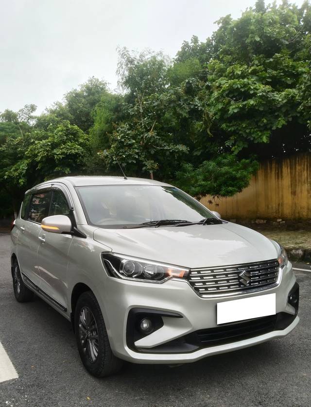 https://images10.gaadi.com/usedcar_image/4118745/original/processed_8994da19f8851c169638d7641c2b7d1d.jpg?imwidth=6400