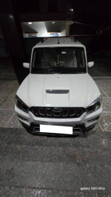 Mahindra Scorpio S11