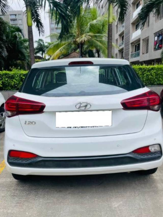 https://images10.gaadi.com/usedcar_image/4118811/original/processed_baf585fd-27bc-4ef8-a189-44aa2e1ab1f4.jpg?imwidth=6402