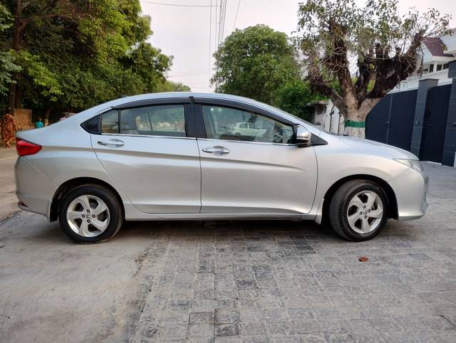 https://images10.gaadi.com/usedcar_image/4118816/original/fa58759c0bf77d4f5f2086cbc9ebec80.jpg?imwidth=6401