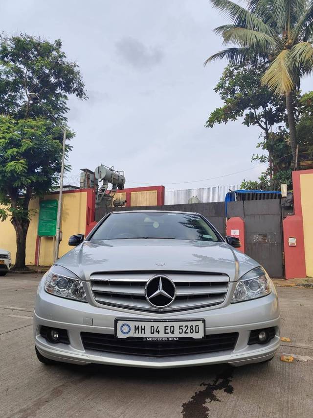 https://images10.gaadi.com/usedcar_image/4118850/original/processed_8e8d3962f478cd7bc43cc71d12998eb8.jpg?imwidth=6400