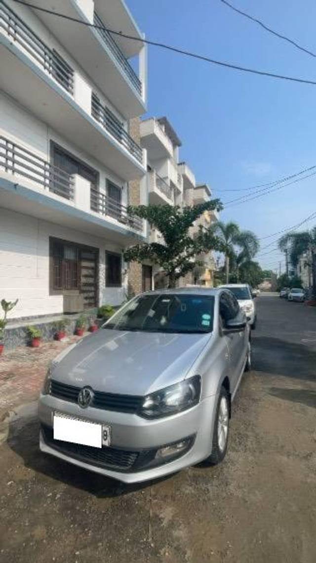 https://images10.gaadi.com/usedcar_image/4119002/original/processed_e2fa99ad-f241-4894-8da8-7af8a8e0d09e.jpg?imwidth=6400