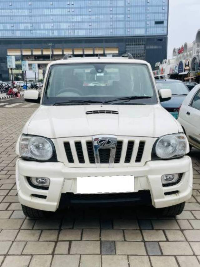 https://images10.gaadi.com/usedcar_image/4119198/original/processed_839002e3-e3ee-42ed-8224-2cba69e0dab6.jpg?imwidth=6400