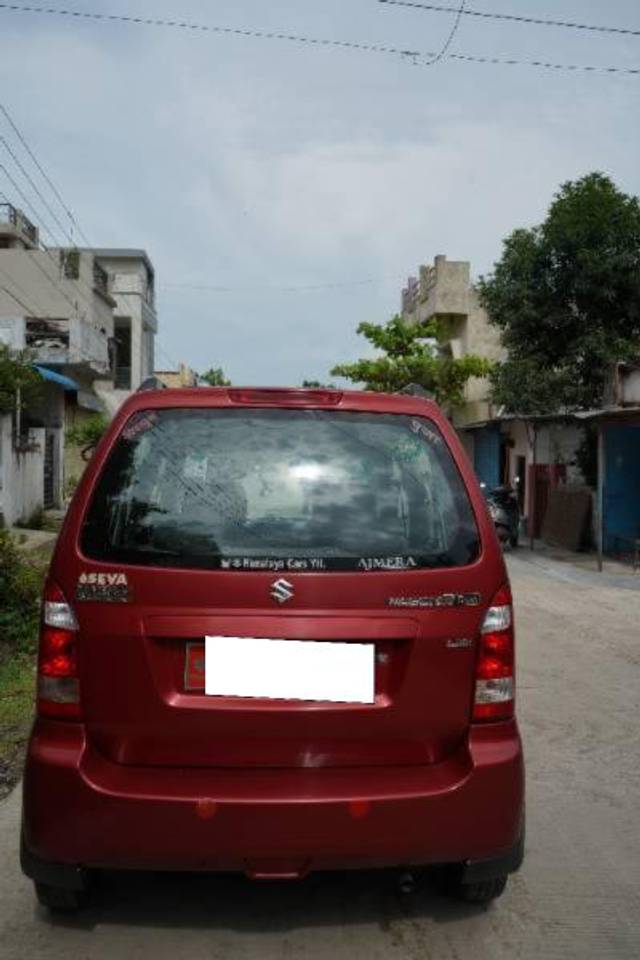 https://images10.gaadi.com/usedcar_image/4119225/original/processed_702cc98c-7cd8-4de8-acaa-6d0d148e6541.JPG?imwidth=6402