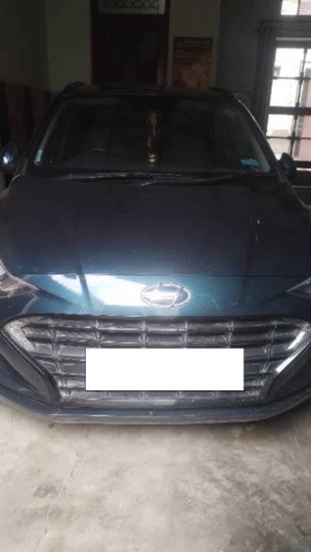 https://images10.gaadi.com/usedcar_image/4119438/original/processed_fa67912a-dadd-4e61-a032-db17982966c9.jpg?imwidth=6400