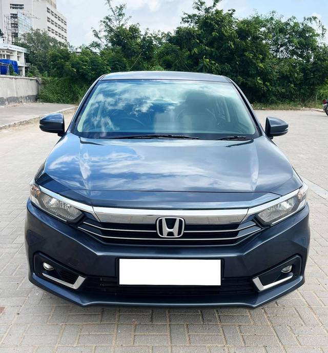 https://images10.gaadi.com/usedcar_image/4119595/original/processed_df52599445e50724decee88bee402237.jpg?imwidth=6402