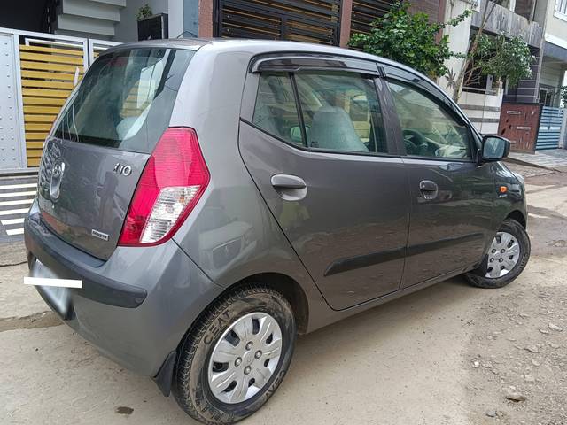 https://images10.gaadi.com/usedcar_image/4119637/original/processed_6b2c413e2c488824110328fcc3101bdf.jpg?imwidth=6402