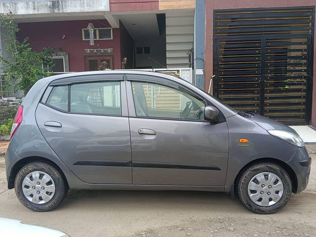 https://images10.gaadi.com/usedcar_image/4119637/original/processed_eea8d6273eb77aa93500ebcfdf03559c.jpg?imwidth=6401