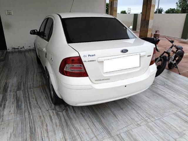 https://images10.gaadi.com/usedcar_image/4119727/original/processed_18252b72-3bba-4ad7-aed0-325b237fe473.jpg?imwidth=6402