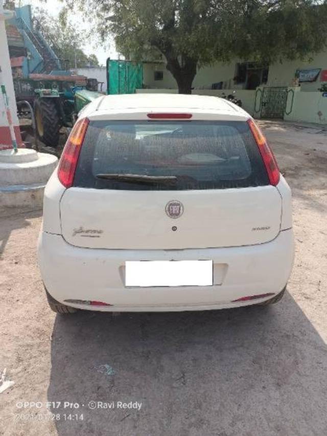 https://images10.gaadi.com/usedcar_image/4119906/original/processed_c32dc504-760a-4685-9a26-c65ce78790f8.jpg?imwidth=6401