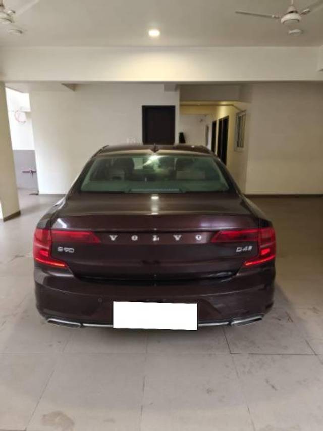 https://images10.gaadi.com/usedcar_image/4119976/original/processed_9b949109-db17-4c30-bbd8-9b9507f9ee07.jpeg?imwidth=6402