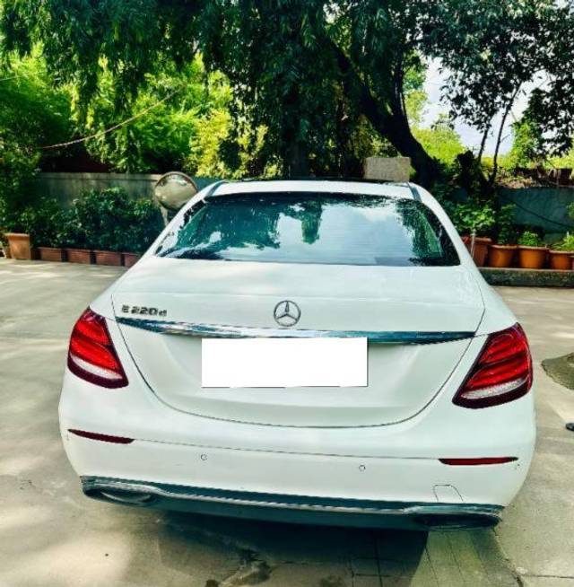 https://images10.gaadi.com/usedcar_image/4120036/original/processed_9b221c24-0619-4d58-a505-0efe71e43b5f.jpeg?imwidth=6401