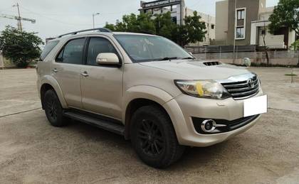 Toyota Fortuner 4x2 AT