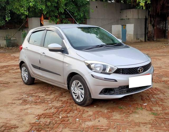 https://images10.gaadi.com/usedcar_image/4120151/original/processed_5255cd684e4076a0b8c8887b7ce132fe.jpg?imwidth=6400