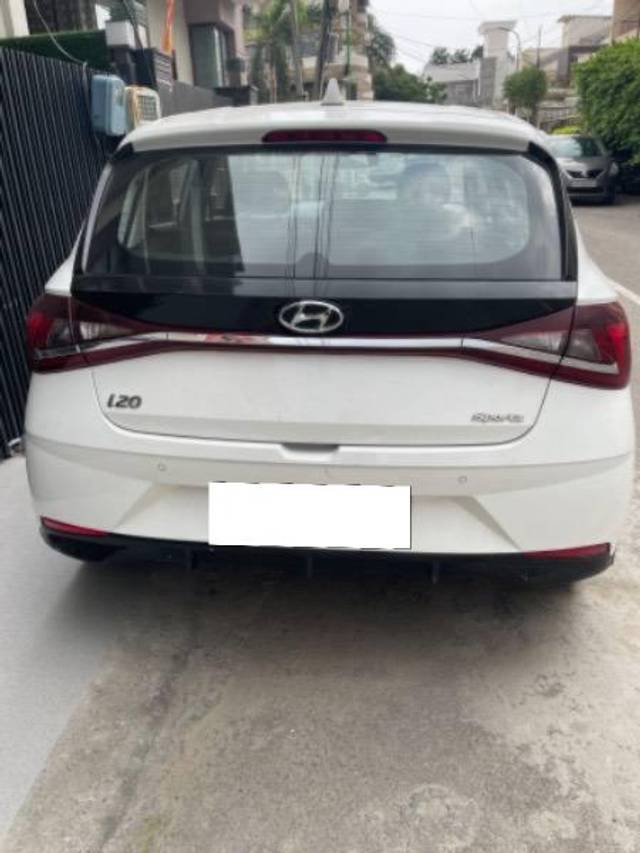 https://images10.gaadi.com/usedcar_image/4120240/original/processed_8da67dcd-07ed-4434-af67-0d0f358ae2ca.jpg?imwidth=6402