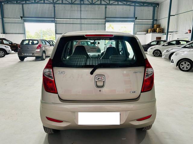 https://images10.gaadi.com/usedcar_image/4120305/original/processed_2aa88df71e2257e3bcc78c735e7f34d9.jpg?imwidth=6401