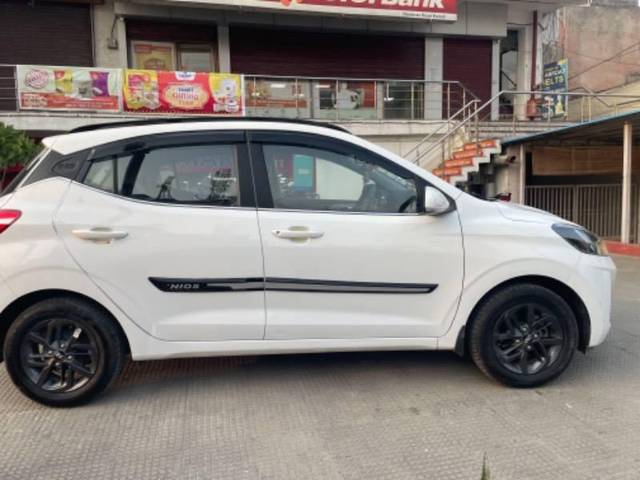 https://images10.gaadi.com/usedcar_image/4120350/original/processed_9bb379a9-0ced-4c4b-b889-f6b9a37f3603.jpg?imwidth=6401