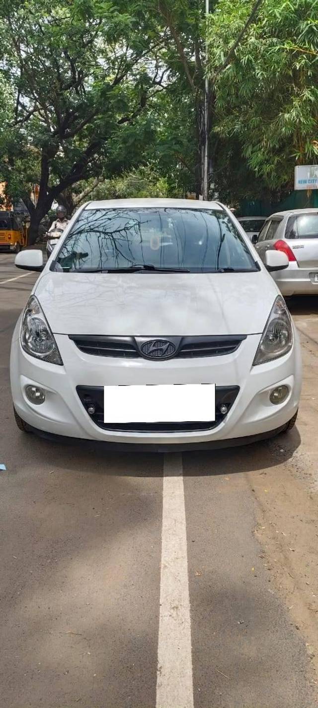 https://images10.gaadi.com/usedcar_image/4120400/original/processed_e2aa58e87f8bb86446f67e3980fef0d9.jpg?imwidth=6400