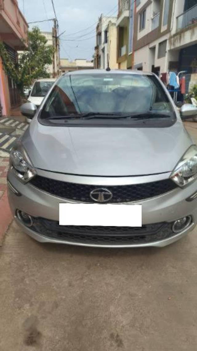 https://images10.gaadi.com/usedcar_image/4120464/original/processed_127c6f50-213d-45fe-ad3e-228d24931395.jpg?imwidth=6400