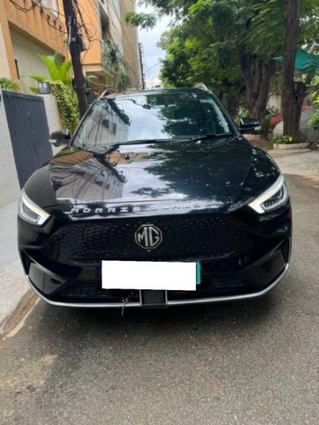 https://images10.gaadi.com/usedcar_image/4120596/original/processed_4a9926f7-9dce-430b-bb81-7a139a5047f8.jpeg?imwidth=6402