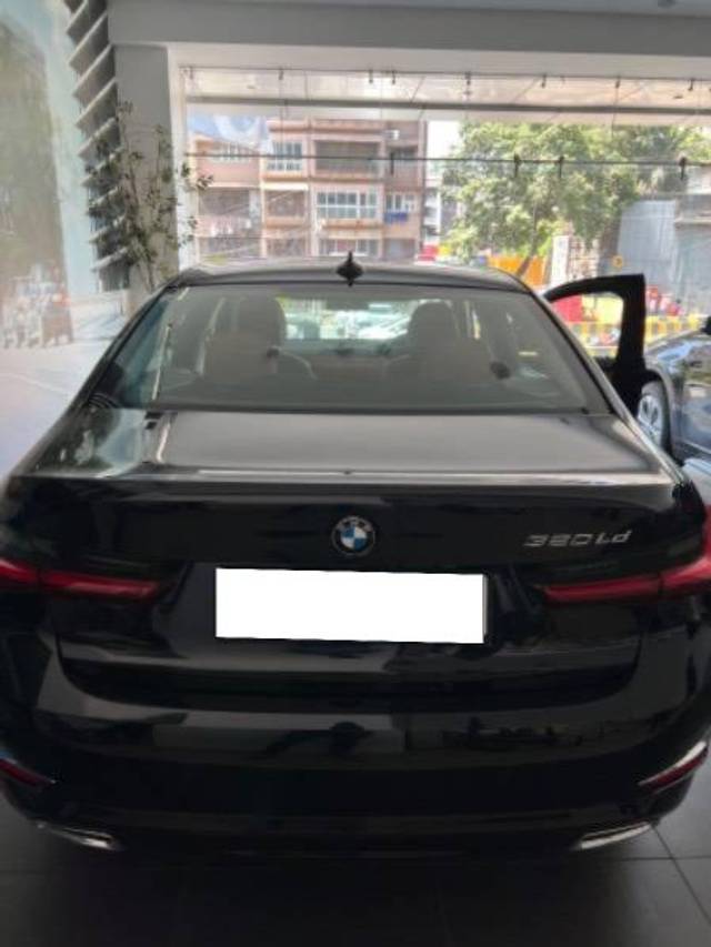 https://images10.gaadi.com/usedcar_image/4120848/original/processed_1a0cdf09-6ade-4ef0-9d82-38f7e29bfabc.jpeg?imwidth=6401