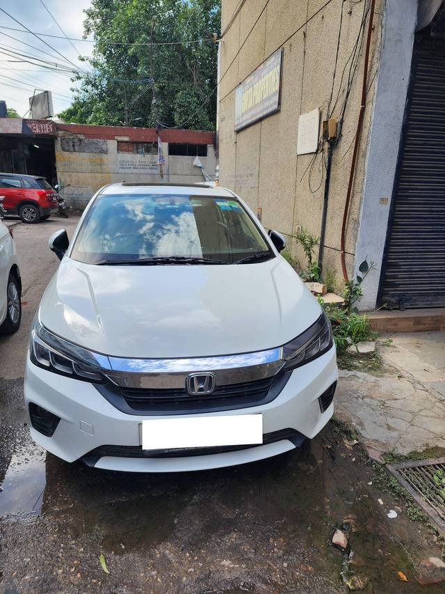 https://images10.gaadi.com/usedcar_image/4120914/original/processed_9da8aa87610f9ff20d044780ee8cc962.jpg?imwidth=6402