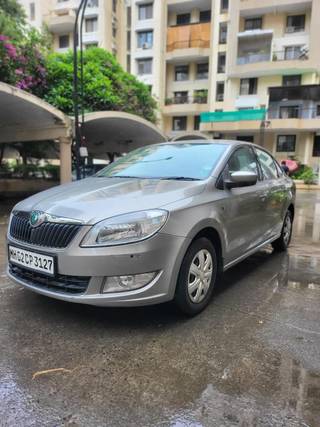 Skoda Rapid 2011-2014 Skoda Rapid 1.6 TDI Ambition