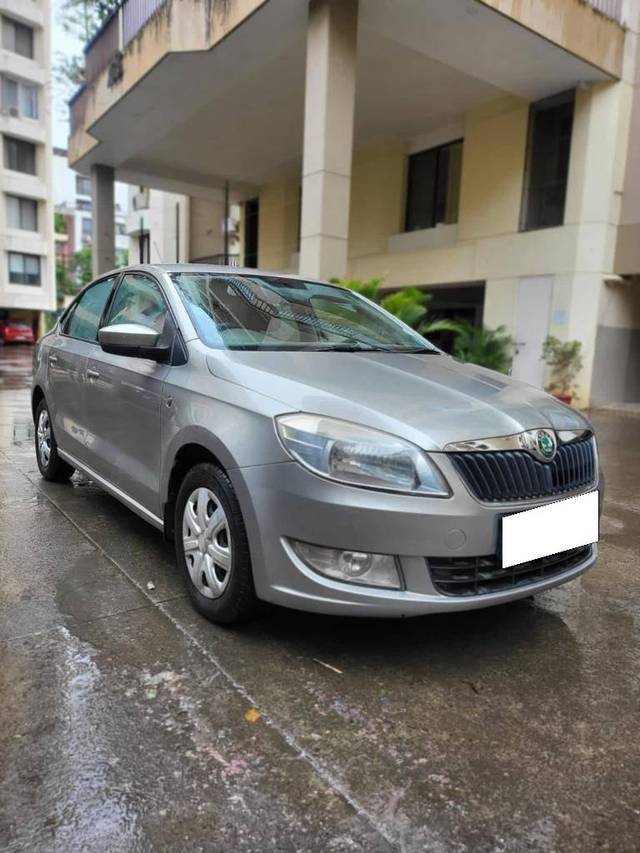 https://images10.gaadi.com/usedcar_image/4120933/original/processed_036a10ed3dedbd938891b6374f7e5f33.jpg?imwidth=6400