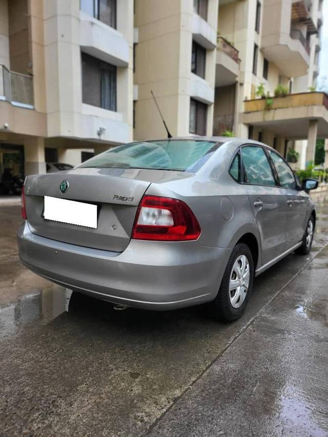 https://images10.gaadi.com/usedcar_image/4120933/original/processed_c36c5edf8c587432e1acc74ace7a249e.jpg?imwidth=6401