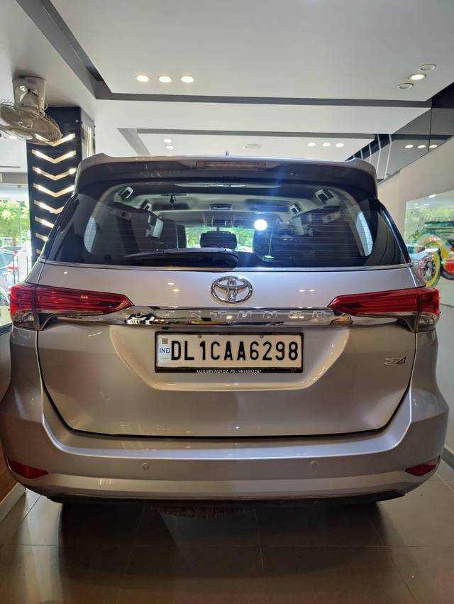 https://images10.gaadi.com/usedcar_image/4120992/original/processed_7eccc8de6c7d26fb2784d2d118abad70.jpg?imwidth=6402