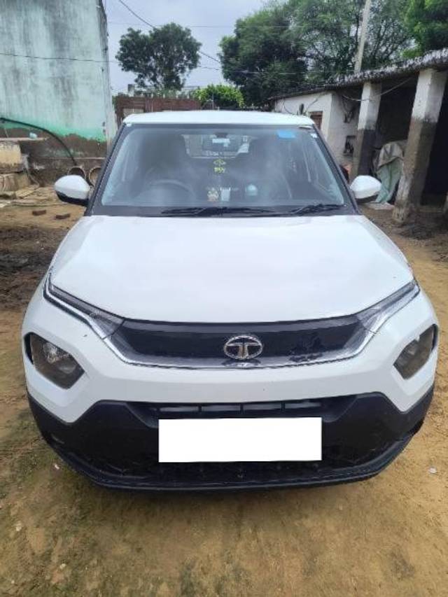 https://images10.gaadi.com/usedcar_image/4121030/original/processed_ab3061ff-27a2-497f-8445-8c5a156c0c62.jpg?imwidth=6400