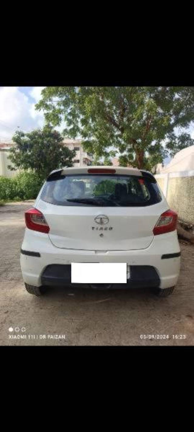 https://images10.gaadi.com/usedcar_image/4121035/original/processed_a94f962b-31bf-447c-8878-e1ab00288c60.jpg?imwidth=6401