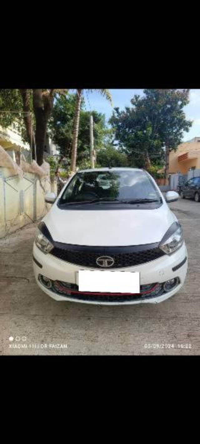 https://images10.gaadi.com/usedcar_image/4121035/original/processed_c9f2578c-268d-49e5-90c6-d3f144bccc0e.jpg?imwidth=6400