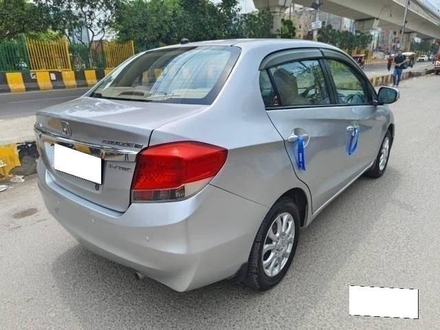 https://images10.gaadi.com/usedcar_image/4121125/original/processed_18af6838b8bc12c2b850072a6217749d.jpg?imwidth=6402