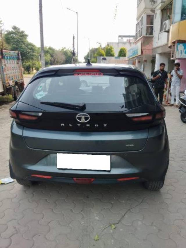 https://images10.gaadi.com/usedcar_image/4121170/original/processed_ada0a231-91da-4615-9e2c-4861fdc1a8b8.jpg?imwidth=6402