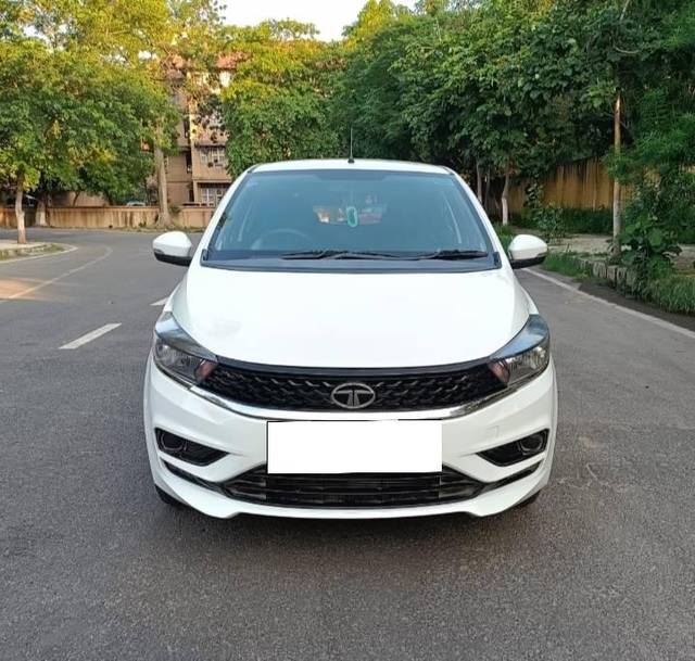 https://images10.gaadi.com/usedcar_image/4121407/original/processed_836ac8c856fc9bba0c05d6d0f93c892b.jpg?imwidth=6400