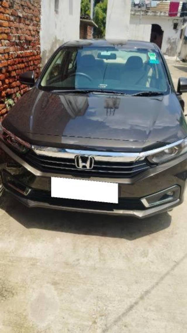 https://images10.gaadi.com/usedcar_image/4121663/original/processed_fb129b2b-e91e-457b-89b0-860aca671322.jpg?imwidth=6400