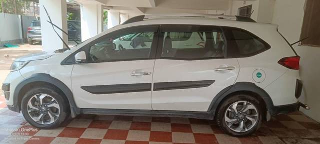 https://images10.gaadi.com/usedcar_image/4121734/original/processed_74de4b30-7c06-44ee-8121-816250e3d6e5.jpg?imwidth=6401