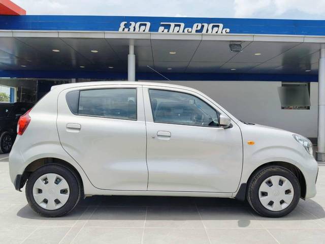 https://images10.gaadi.com/usedcar_image/4121813/original/processed_207eb53e9b96017d3e1984be308b28c6.jpg?imwidth=6401