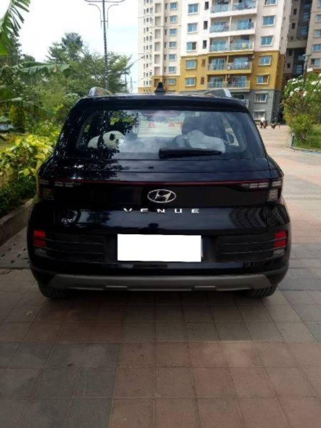 https://images10.gaadi.com/usedcar_image/4121823/original/processed_f88bd048-8b7f-42e9-a5dd-0f1330276df6.jpg?imwidth=6401