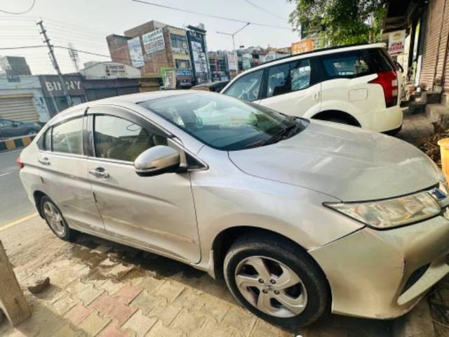 https://images10.gaadi.com/usedcar_image/4122024/original/processed_6c681165-4cda-44a5-a82c-96e4ddfaab3b.jpeg?imwidth=6400