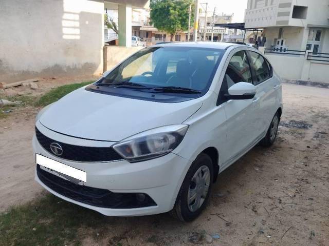 https://images10.gaadi.com/usedcar_image/4122088/original/processed_89c4c343-430b-468e-a371-64cba3b3c60a.jpg?imwidth=6400